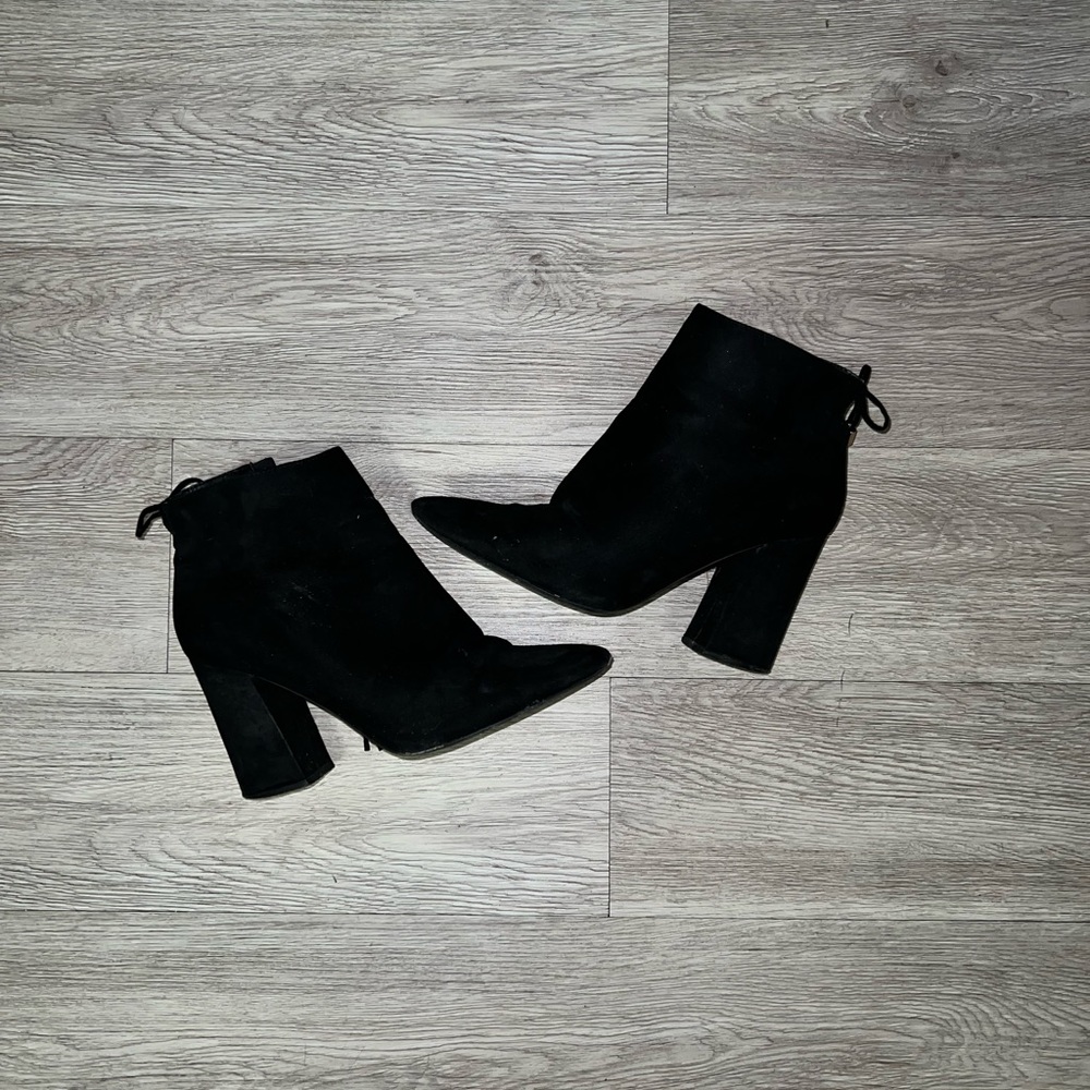 Size 9 black heel boots.